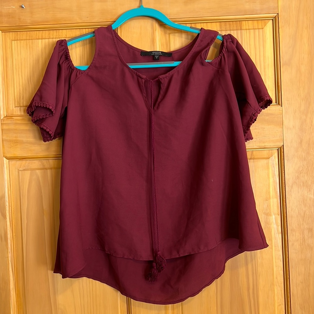 GUESS Off-the-shoulder Top